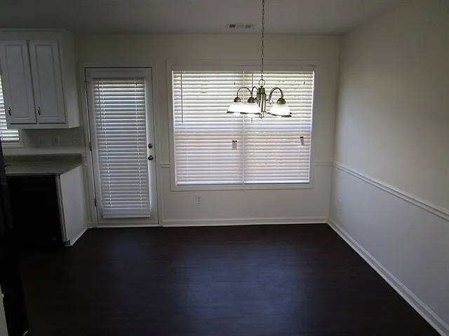 3 bed, 2.0 bath, 1695 sqft, $1,960 — Photo 4