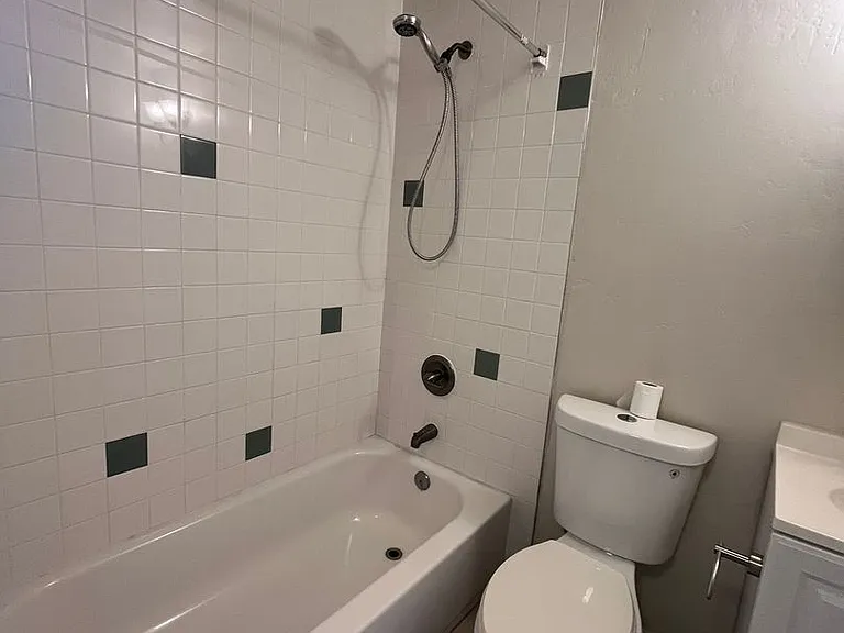 553-557 Silver Strand Blvd — Photo 8