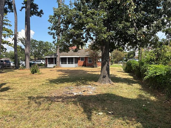 2nd image of 1301 Antoine Dr