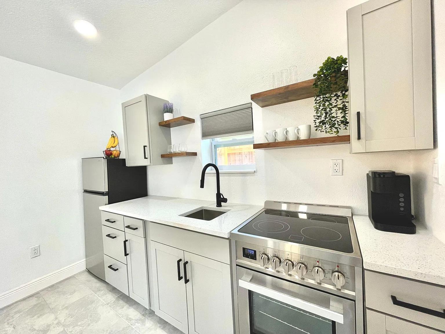Studio, 400 sqft, $1,299 — Photo 4