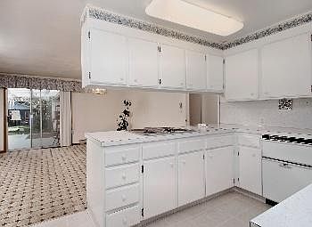 4th image of 1002 Fir St NE