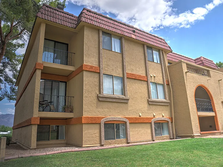 Exterior & Landscaping