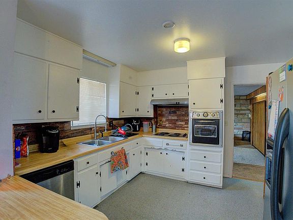 5th image of 615 Baker Avenue