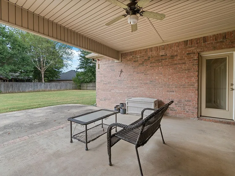 108 Bouriese Cir — Photo 4