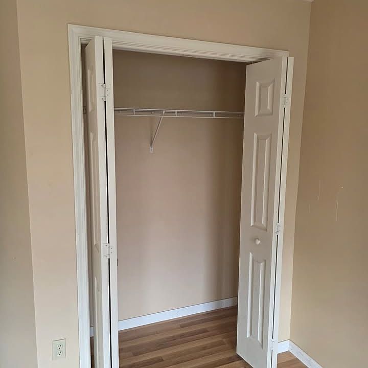 1st image of 98 N Oak St #98