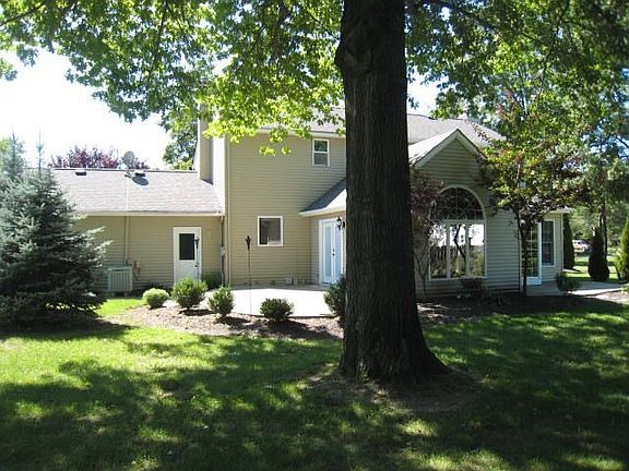 2nd image of 321 Greenbriar Dr
