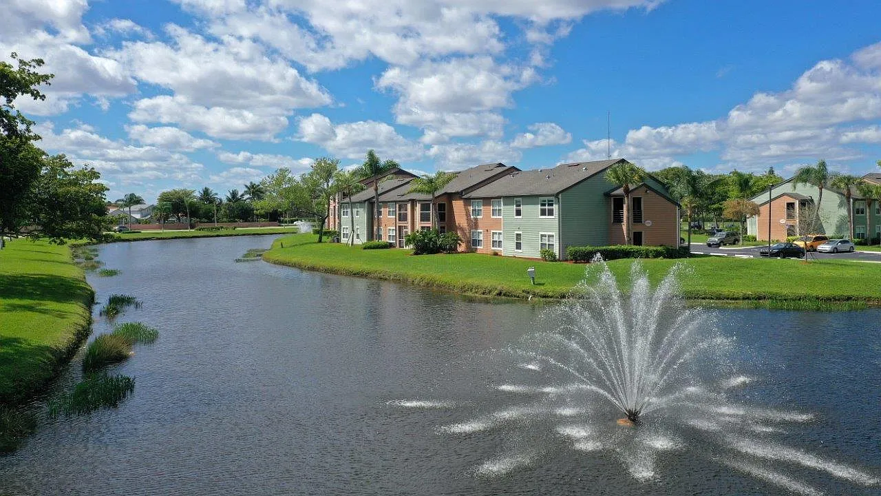 Visions at Willow Pond — Photo 3