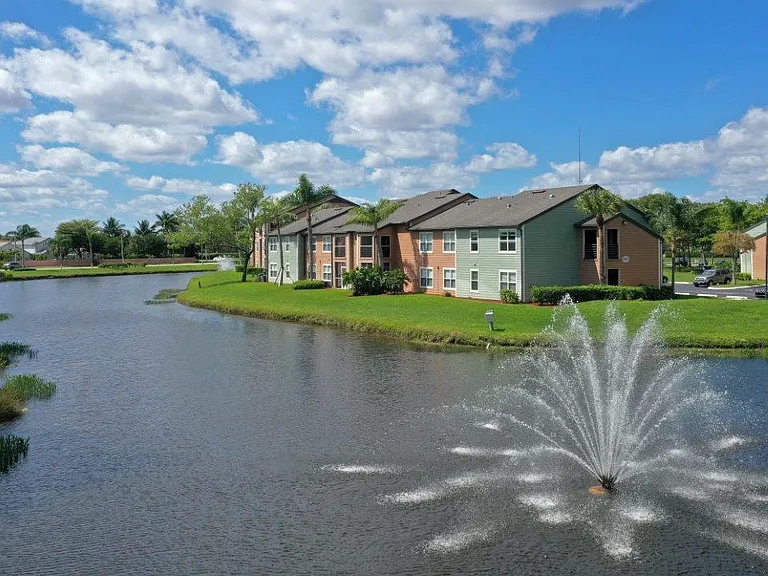 Visions at Willow Pond — Photo 3