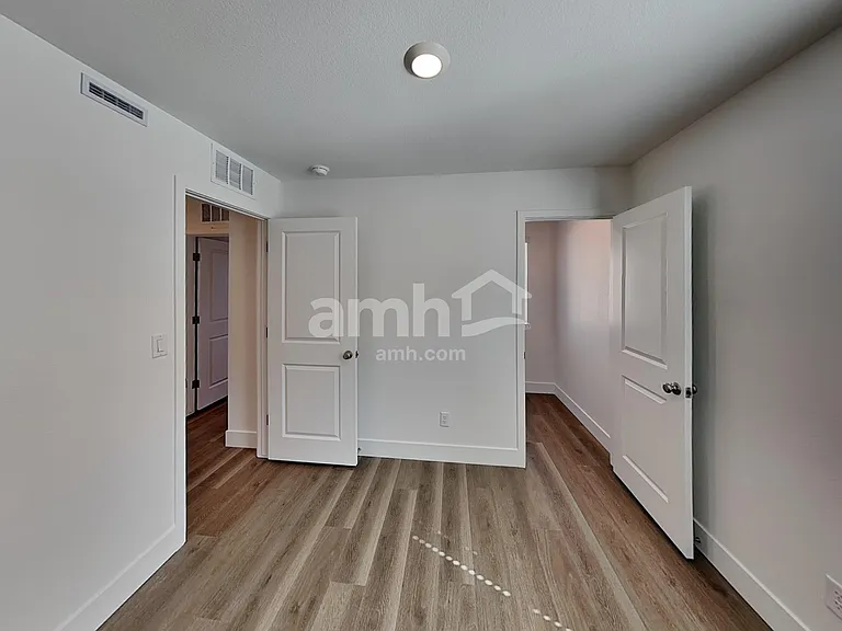 5863 Vaes Dothrak St — Photo 18