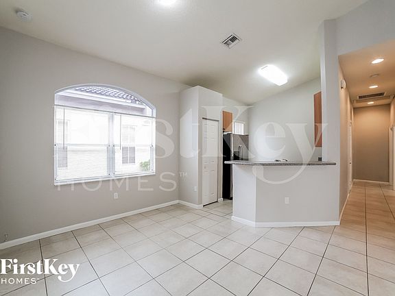 5th image of 3921 NE 12th Dr