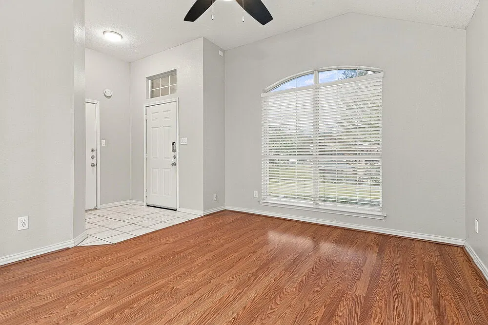 4 bed, 2.0 bath, 1888 sqft, $2,400 — Photo 4