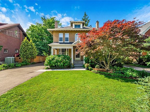 3rd image of 739 Colborne St
