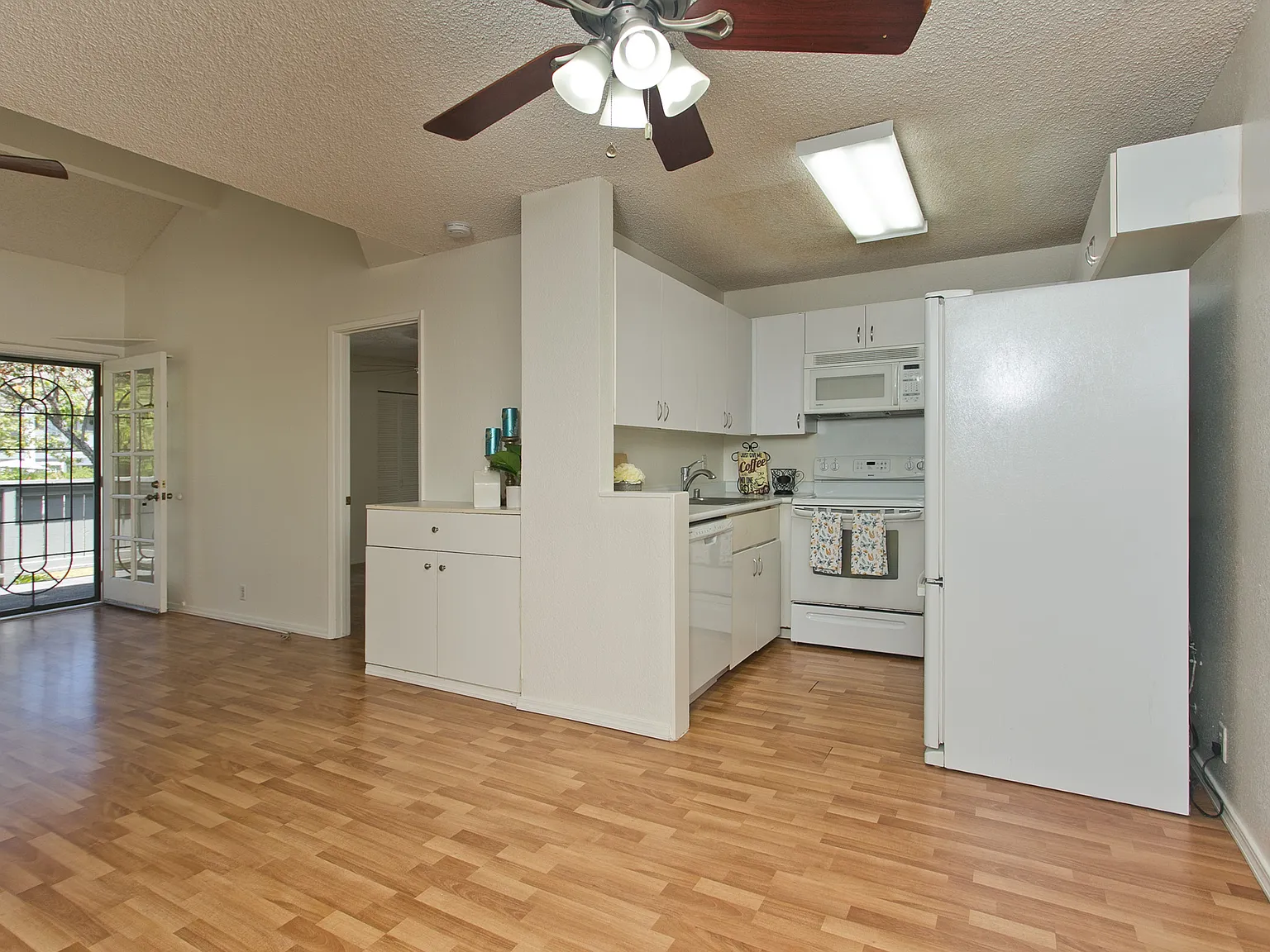 2 bed, 848 sqft, $2,800 — Photo 4