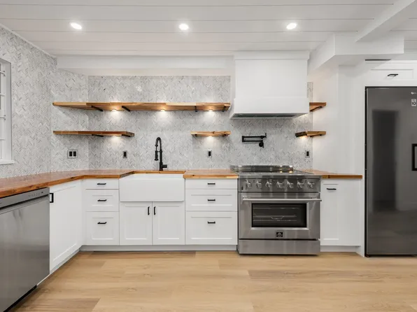 2238 Kingsway #318, Vancouver, BC V5N 2T7