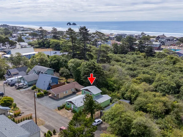 247 S Dolphin St, Rockaway Beach, OR 97136