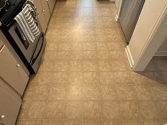 5th image of 710 Summit Ave