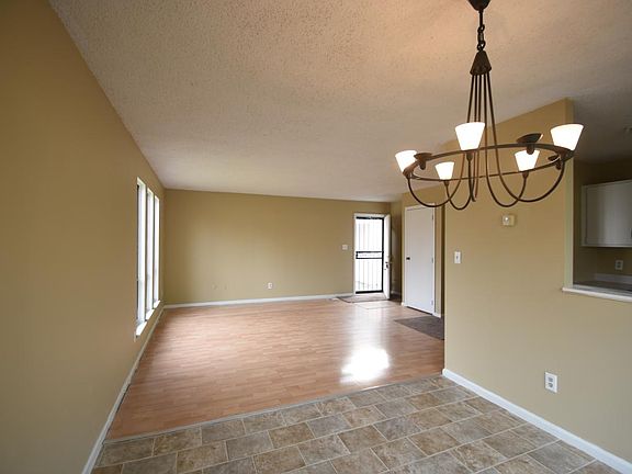 5th image of 9455 English Oak Dr
