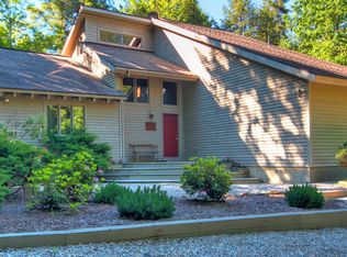 33 Sioux Rd, Becket, MA 01223