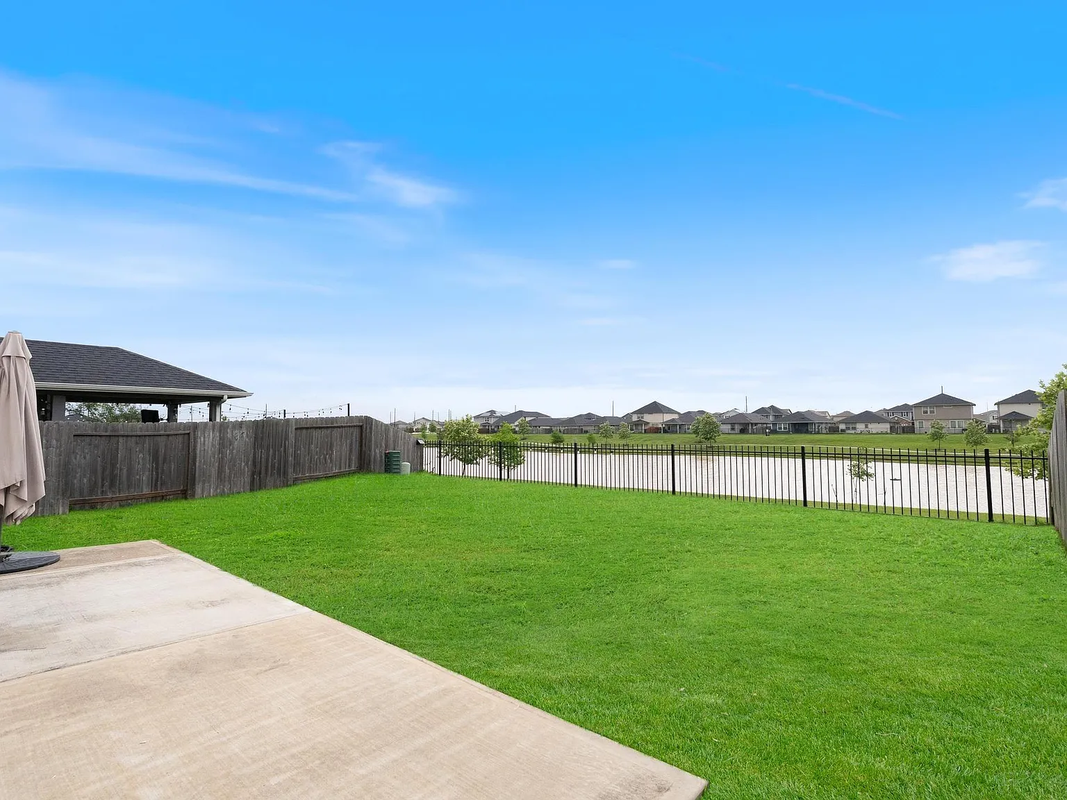 4 bed, 3.5 bath, 2960 sqft, $2,600 — Photo 2