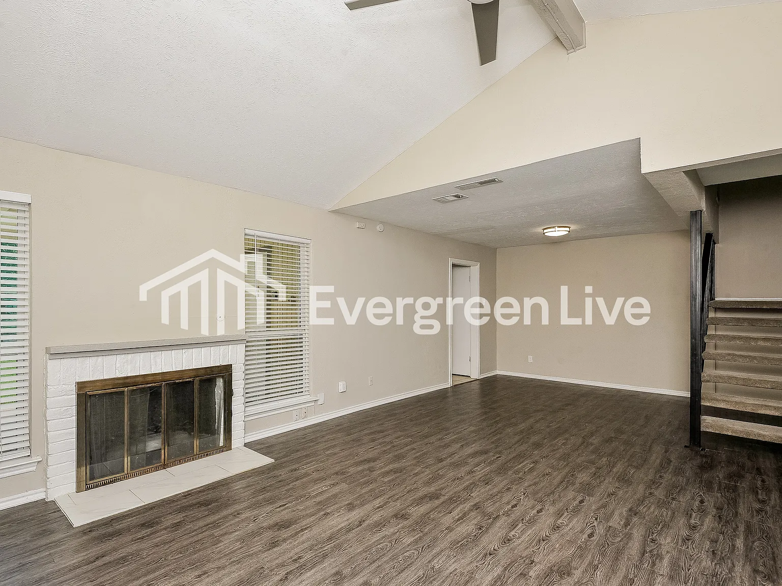 3 bed, 2.0 bath, 1428 sqft, $1,545 — Photo 2