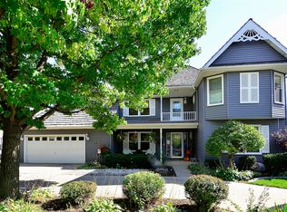 33 Windwood Dr, Sugar Grove, IL 60554