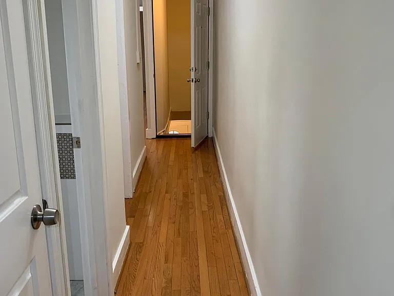 911 6th St NE #2 — Photo 10