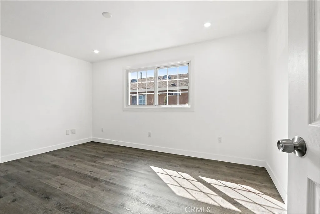3 bed, 1190 sqft, $3,495 — Photo 2