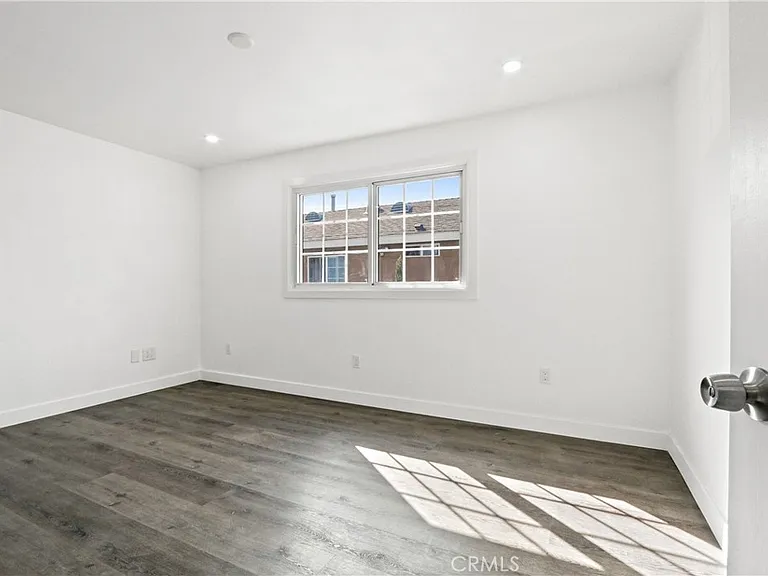 11006 S Truro Ave — Photo 2