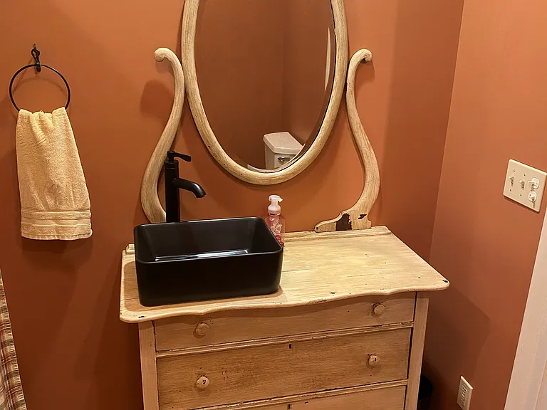 (1 of 3)Full bathroom in hallway adjacent to guest bedroom.