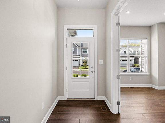 5th image of 33 Baldwin Ct