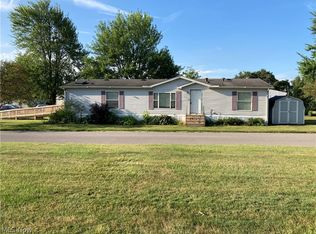 215 Kenny Brook Ln, Elyria, OH 44035