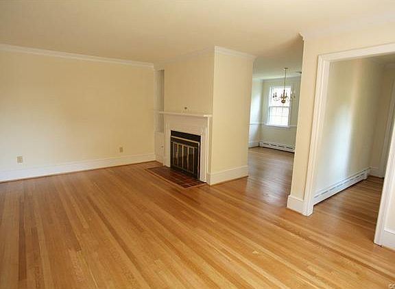 3rd image of 3912 Monument Ave