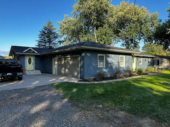 775 Riverview Dr, Plainwell, MI 49080