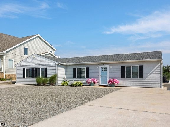 2nd image of 67 Hornblower Dr