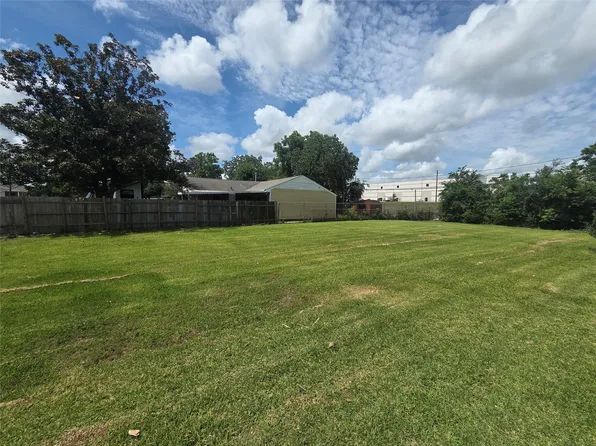 10802 Buffum St, Houston, TX 77051