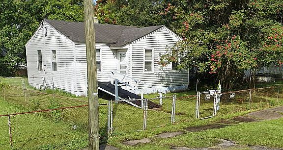 2nd image of 2745 Constitution Ave
