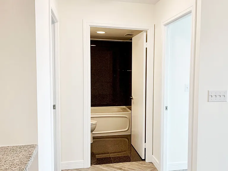 18 Harrison Garden Blvd #2504 — Photo 15