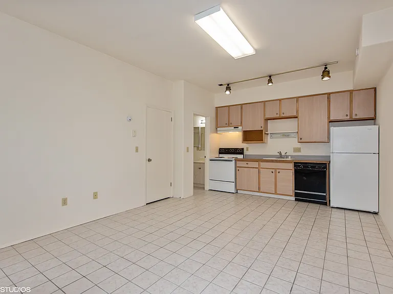 4735 Ravenna Ave NE #9 — Photo 1