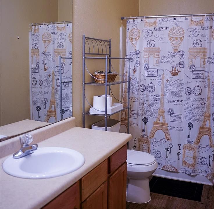 2nd image of 4582 W Alameda Avenue