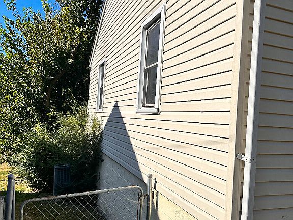 3rd image of 521 E Columbia Ave