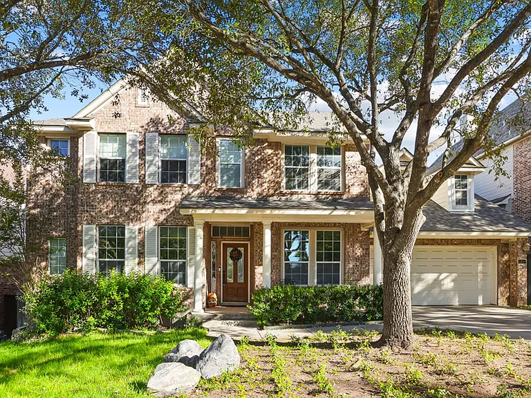 2911 Dason Ledge — Photo 1