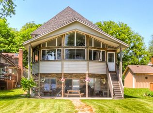 1620 W Shore Dr, Delafield, WI 53018