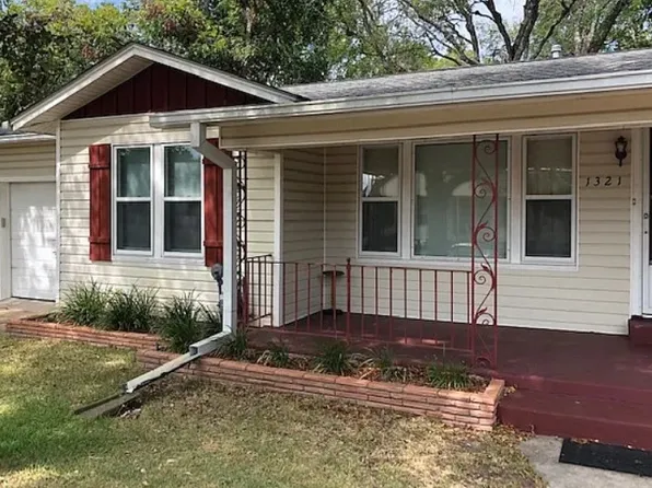 1321 N Avenue I, Shiner, TX 77984