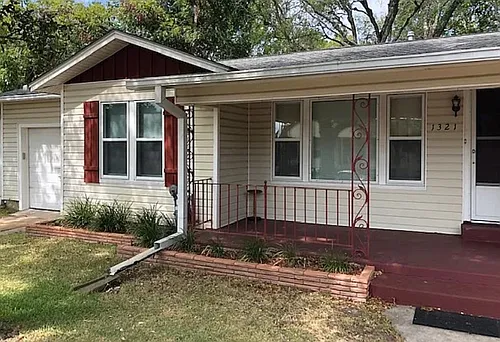 1321 N Avenue I Photo 1