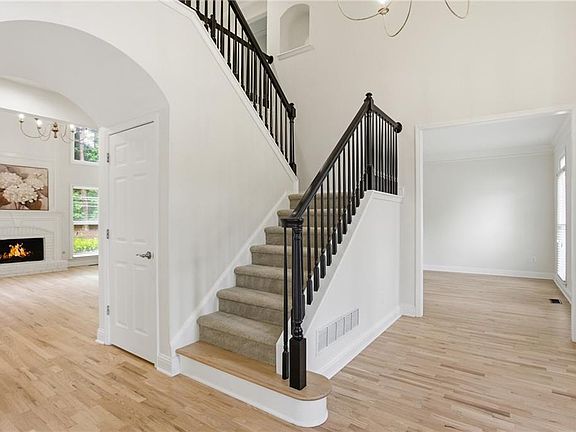 5th image of 303 River Laurel Way