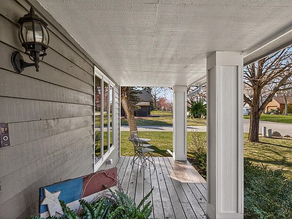 4th image of 8040 172nd St W