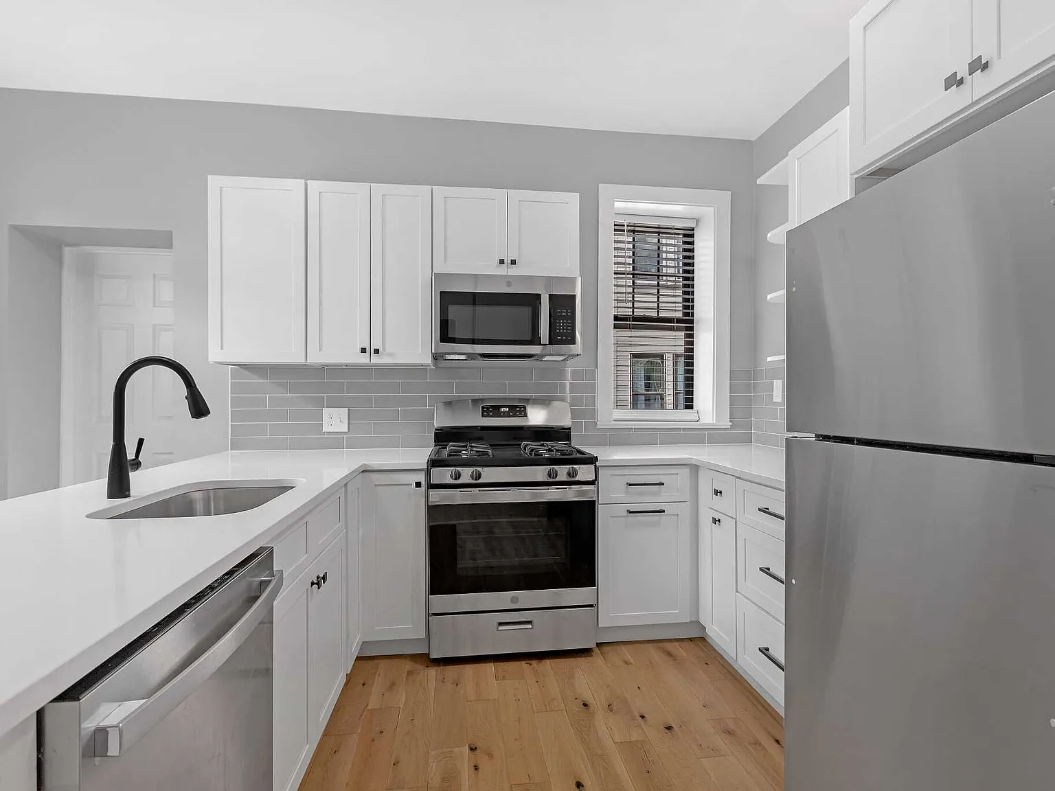 4 bed, $5,600 — Photo 2