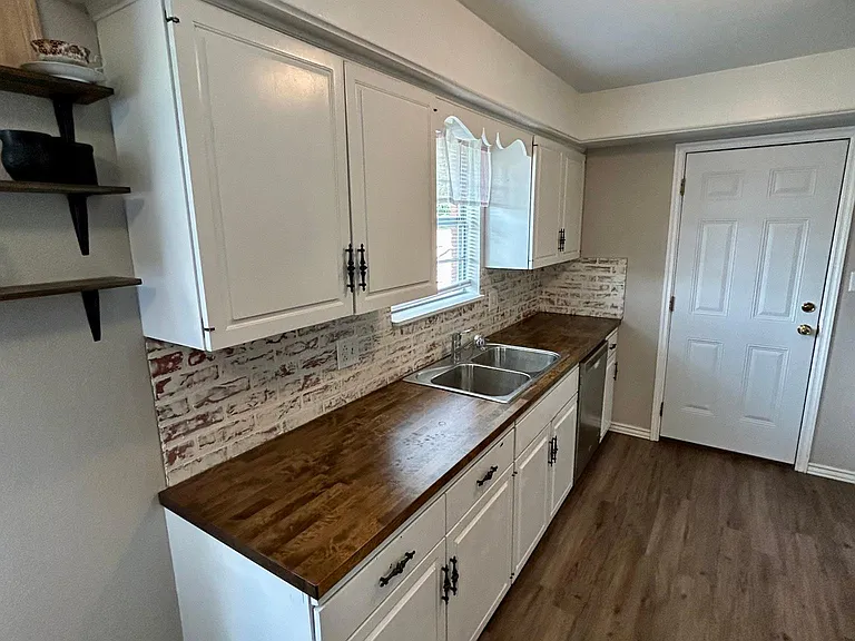 324 Rodric Cir — Photo 7