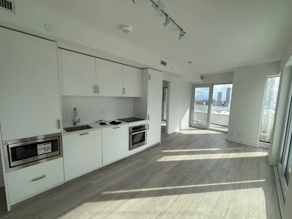 88 Queen St E #2310, Toronto, ON M5C 0B6