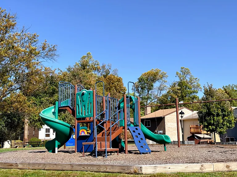 9526 Miranda Ct — Photo 22